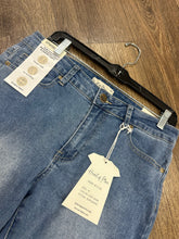 Load image into Gallery viewer, Embroidered Light Wash Jeans